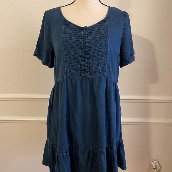 Abercrombie & Fitch Dresses & Skirts - Abercrombie & Fitch Lightweight Denim Dress size Medium Tall